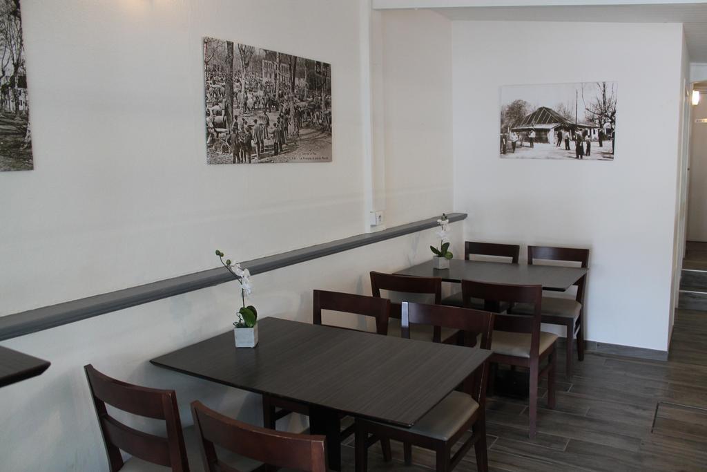 Hotel La Hourquie Cafe Morlaas Exteriér fotografie