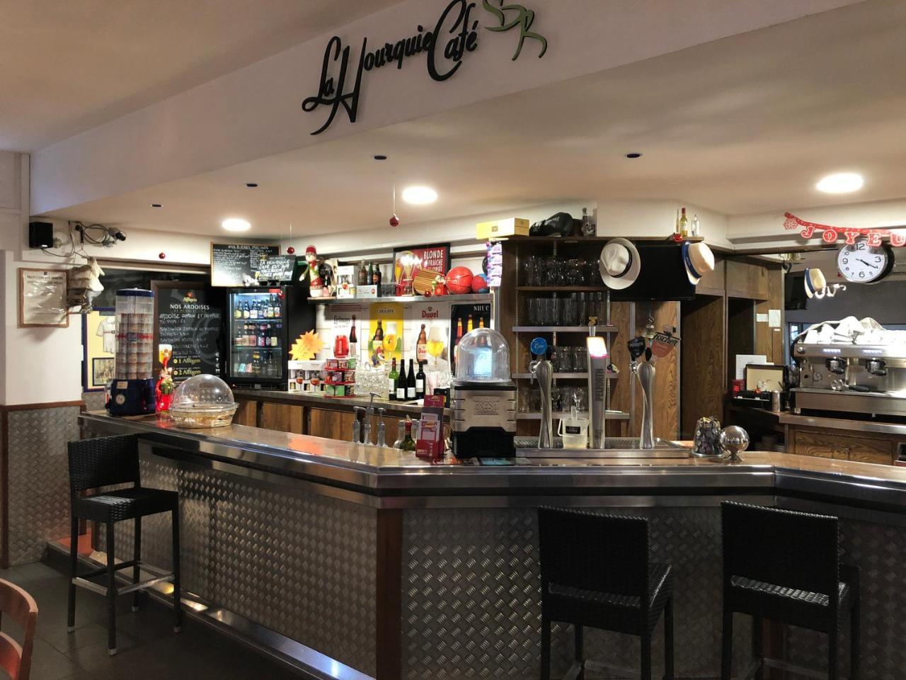 Hotel La Hourquie Cafe Morlaas Exteriér fotografie