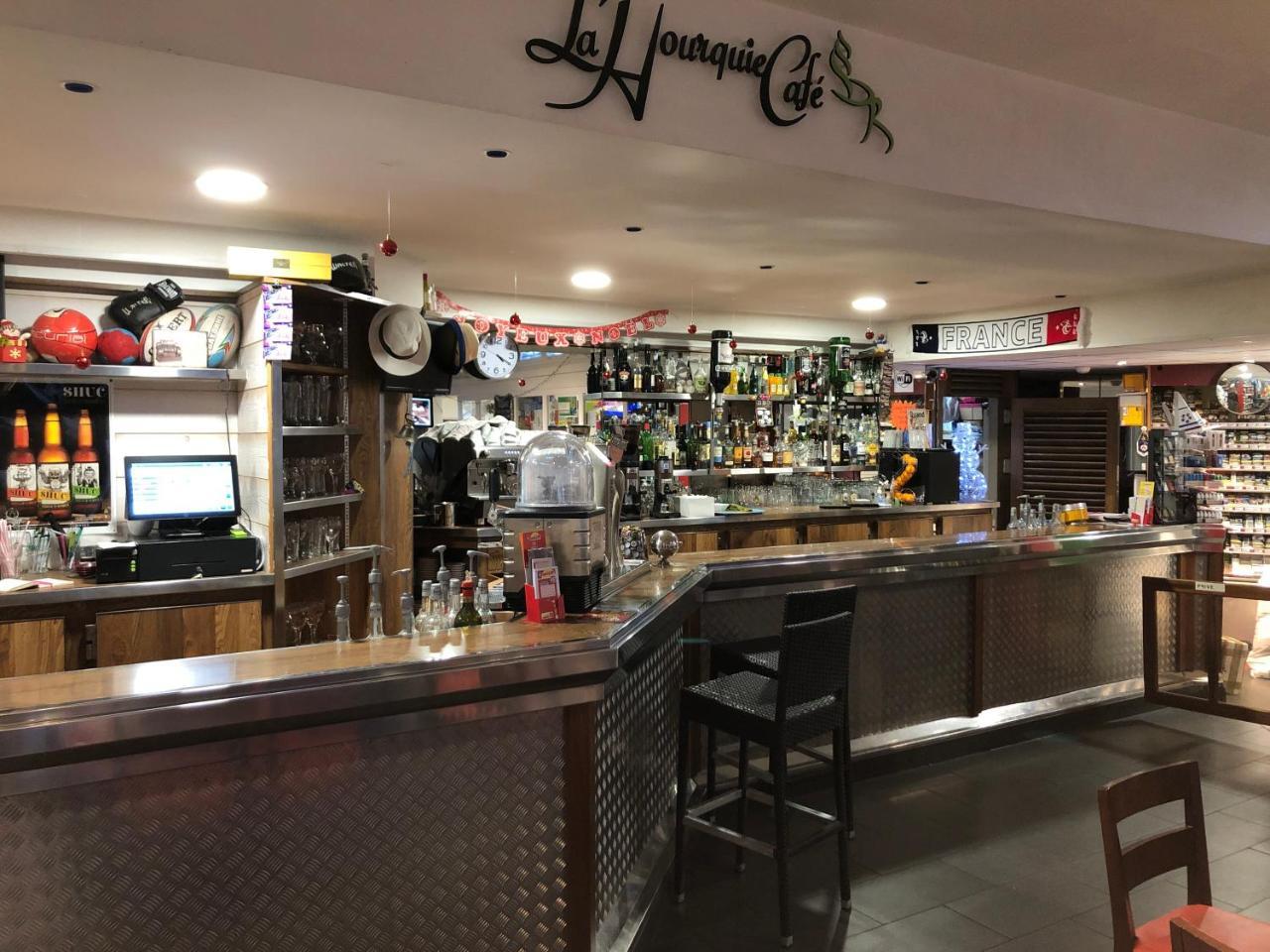 Hotel La Hourquie Cafe Morlaas Exteriér fotografie